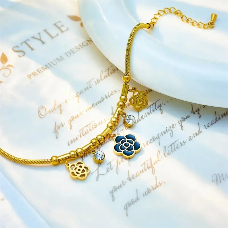 Elegantes Blumen-Charm-Armband 'Flora' – Vergoldet mit Zirkonia