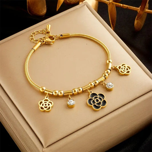 Elegantes Blumen-Charm-Armband 'Flora' – Vergoldet mit Zirkonia